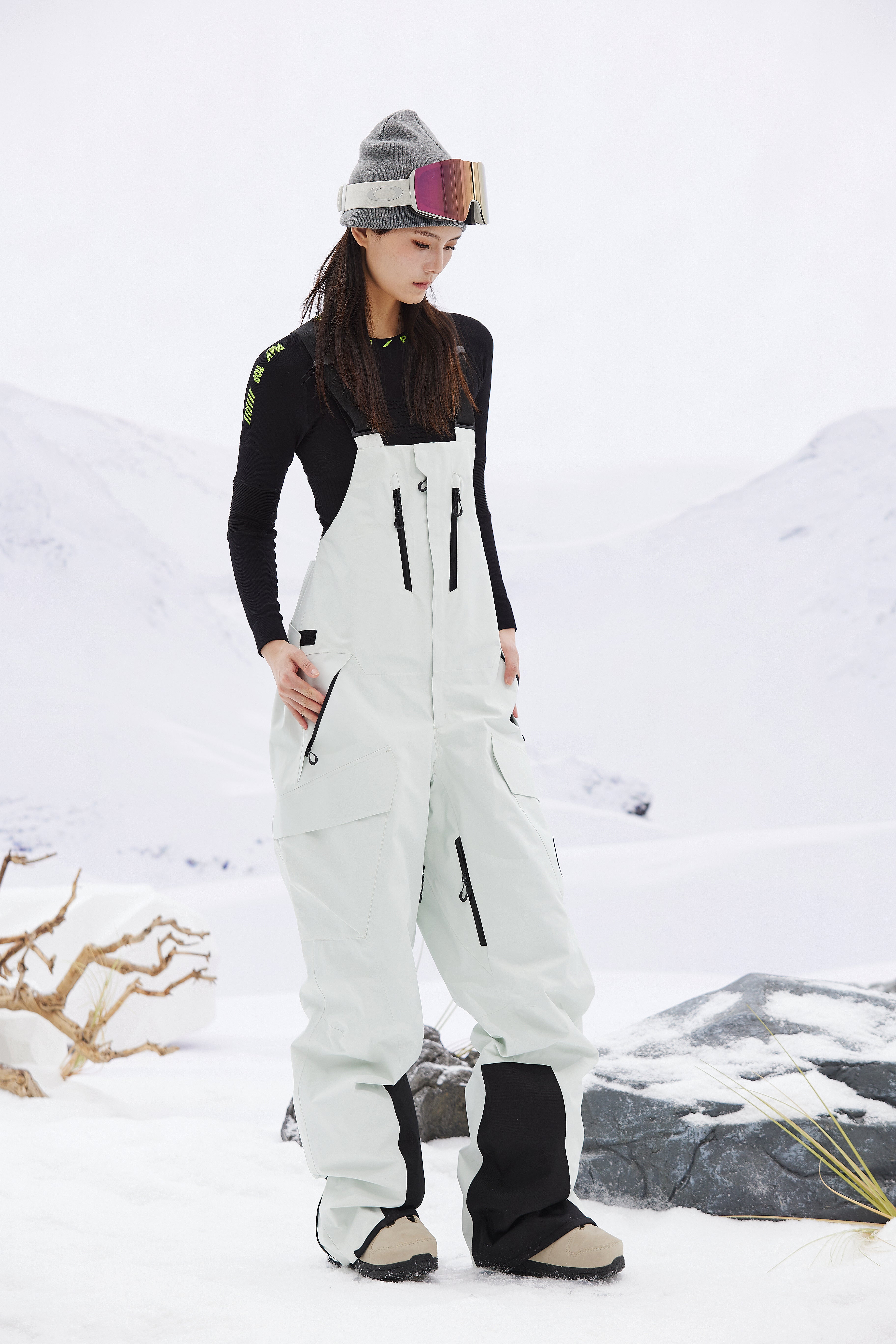 Saturn Unisex 3L Shell Snowboard Bib Pant - Image 5